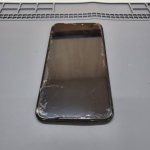 iPhone XS 液晶パネル交換