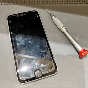 iPhoneSE2 画面割れ修理