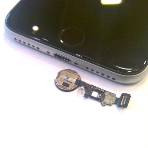 iPhone8 ホームボタン修理