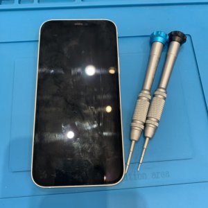 iPhone12 フロントパネル交換修理
