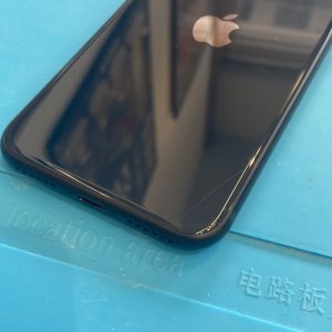 iPhoneSE3 背面ガラス修理