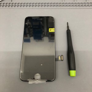 iPhone SE3 落下破損　液晶交換