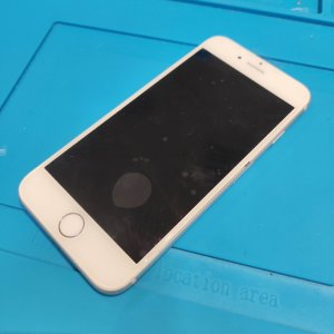 iPhone8 画面割れ修理