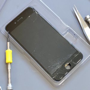 iPhone8 パネル交換修理