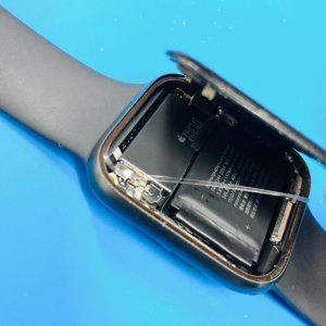 Apple Watch フロントパネル圧着修理