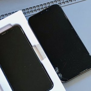 iPhoneXS フロントパネル修理