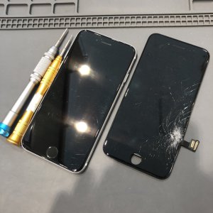 iPhoneSE2 フロントパネル交換修理 即日