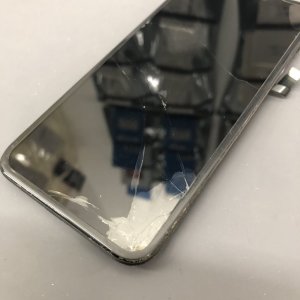 iPhone11 画面コーナー強打　液晶交換