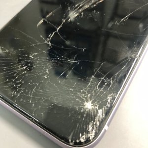 iPhone11　落下大破　パネル交換