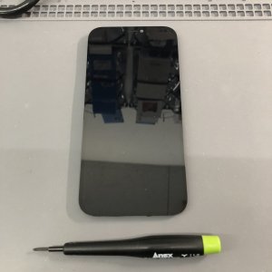 iPhone12Pro 踏み付け画面亀裂 パネル交換修理