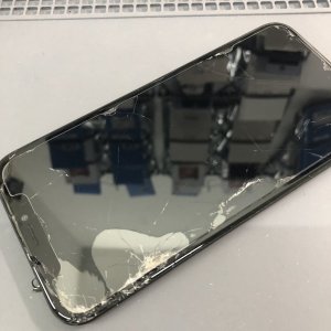 iPhone XR  落下破損 液晶の再交換