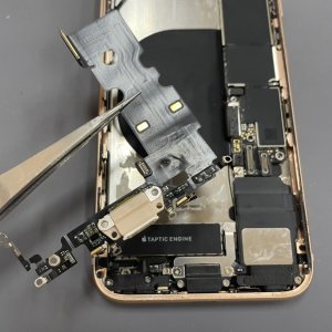 iPhone8　ライトニング交換