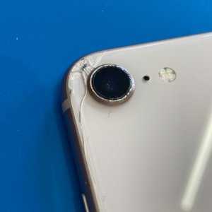 iPhone8 背面ガラス修理