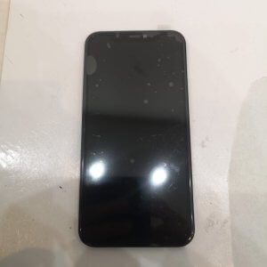iPhone１１　落下画面破損　パネル交換