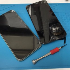 iPhone11 フロントパネル交換