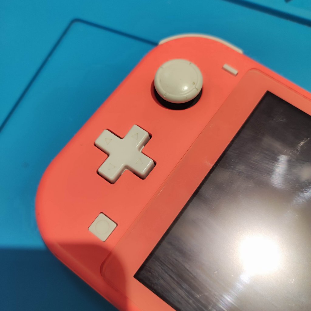 新品現品　スイッチ　Nintendo Switch Lite ライト コーラル