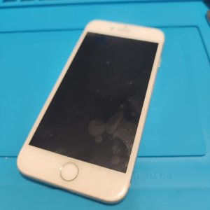 iPhone8 画面交換修理