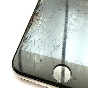 iPhoneSE3　フロントパネル交換