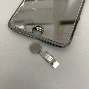 iPhone8 ホームボタン修理
