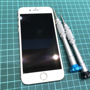 iPhone8 電波不良 圏外 ICチップ交換