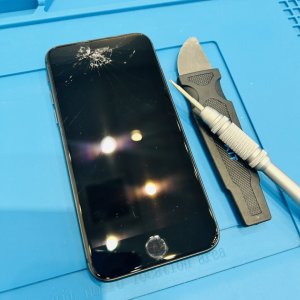 iPhoneSE3 フロントパネル交換