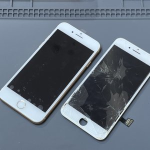 iPhone8 パネル交換