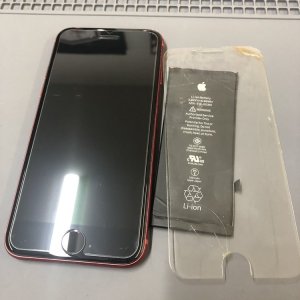 iPhone8 バッテリー交換 強化ガラス張替え