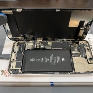 iPhone12修理 液晶パネル交換｜蕨市塚越