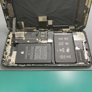 iPhone XSmax バッテリー交換