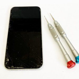 iPhone 11 フロントパネル交換