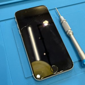 iPhoneSE2 フロントパネル交換