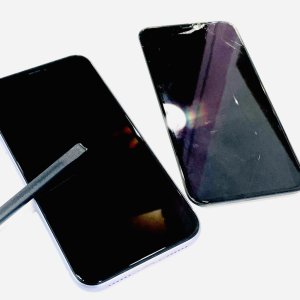iPhone11 フロントパネル交換修理