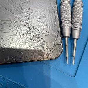 iPhone13proMax 背面パネル修理