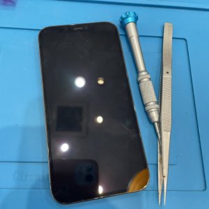 iPhone12 フロントパネル交換修理