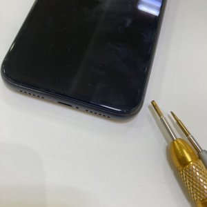 iPhoneXR ラウンドスピーカー交換
