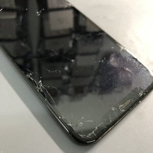 iPhone11 画面に黒い線 液晶交換修理