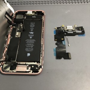 iPhone８  ライトニング交換修理