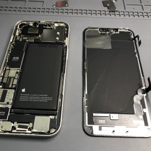 iPhone 13　座って画面破損　液晶交換