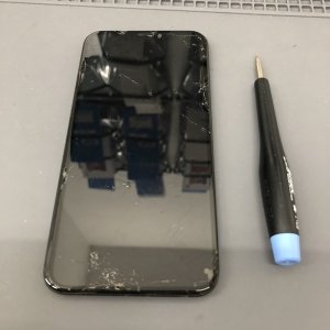 iPhoneXS 画面割れ パネル交換