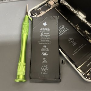 iPhone8 バッテリー交換　即日修理