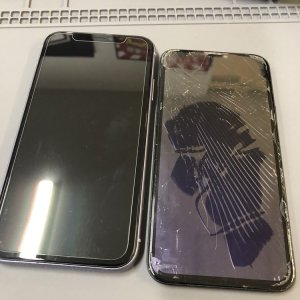 iPhone11 液晶パネル交換、強化ガラス貼付け
