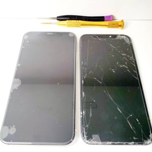 iPhoneXS フロントパネル交換