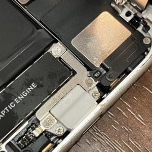 iPhoneSE2 ライトニング(ドックコネクター)修理