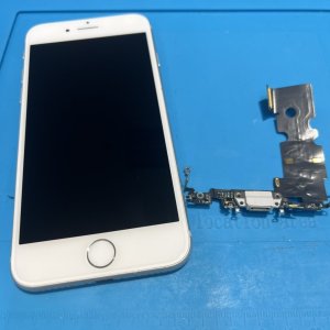 iPhone8 ライトニング交換修理