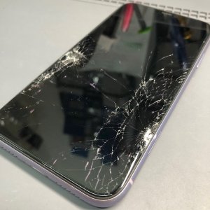 iPhone11 落下破損　液晶交換