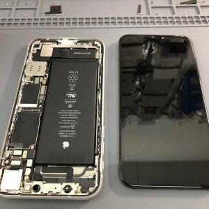 iPhone11 落下ブラックアウト 液晶交換