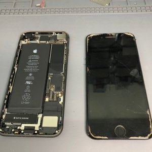 iPhone8 落下損傷 パネル交換