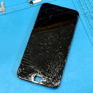 iPhone SE3 ブラックアウト液晶交換