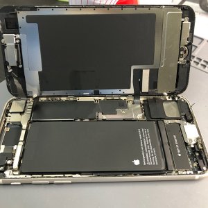 iPhone SE3 バッテリー交換