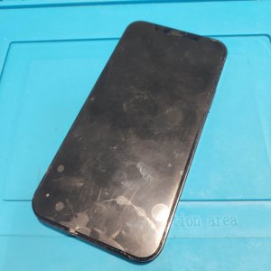 iPhone12 画面割れ修理